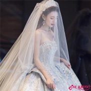 怎样防止抹胸婚纱下滑