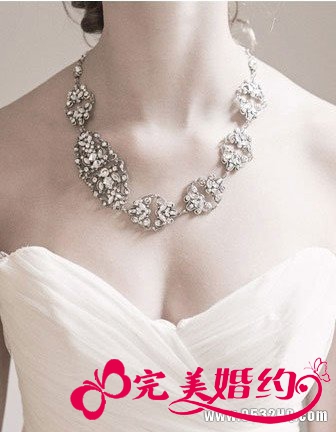 纯粹素净冬季新娘饰品 衬托新娘婉约气质