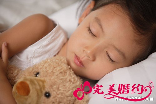 应对夏天宝宝睡觉出汗多怎么办？