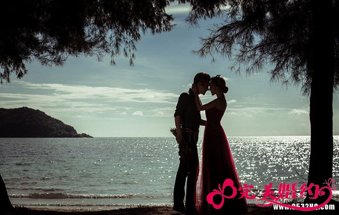 蜜意十足的马尔代夫海景婚纱照