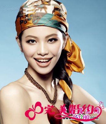 金棕色妆容