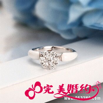 突显婚礼新意：钻石婚戒定制是关键